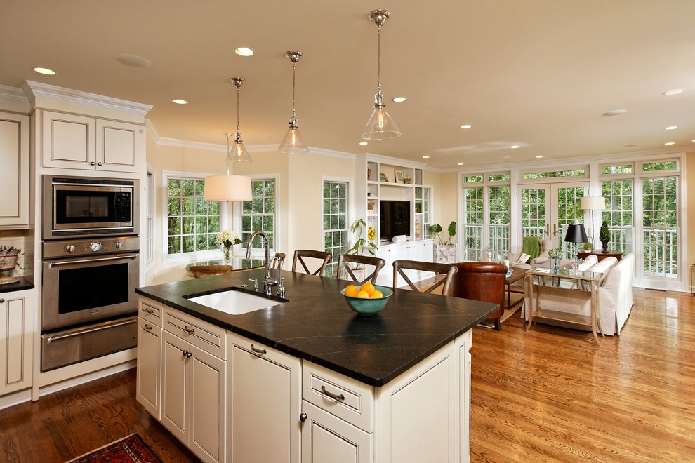 This is an example of a traditional kitchen in DC Metro with stainless steel appliances.