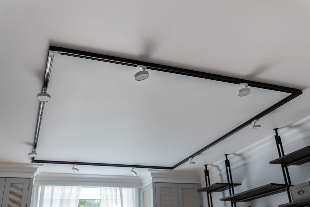 Гостиная с леопардом в зарослях борщевика