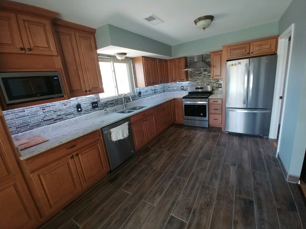 Transitional kitchen photo in Albuquerque