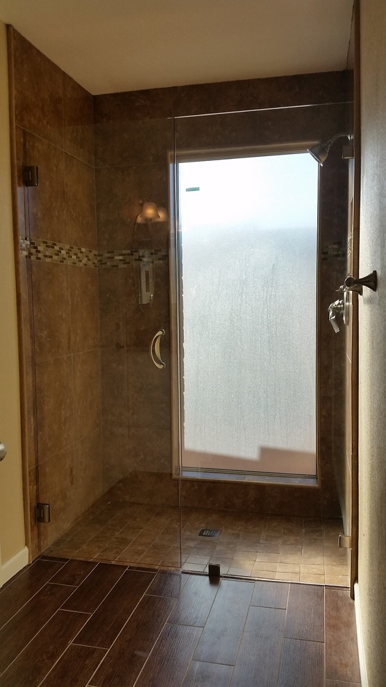Example of a transitional bathroom design in Phoenix