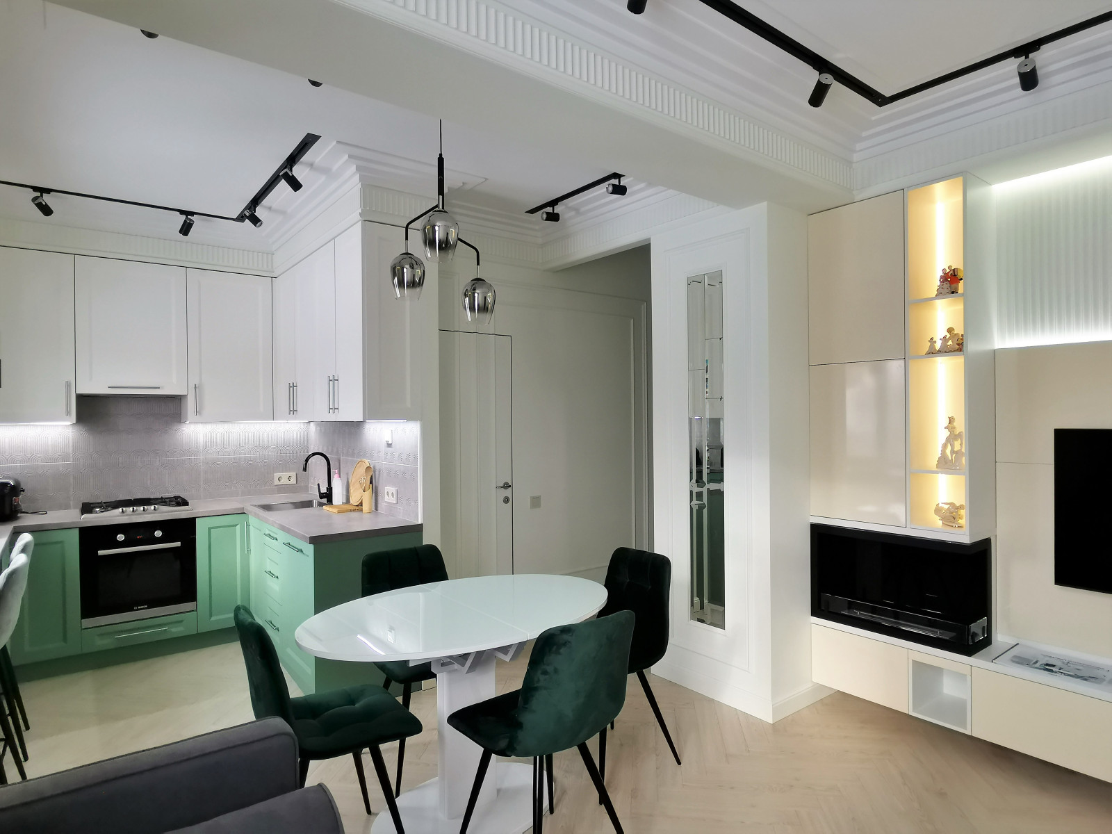 Реализованный проект кухни - гостиной площадью 18 м2.