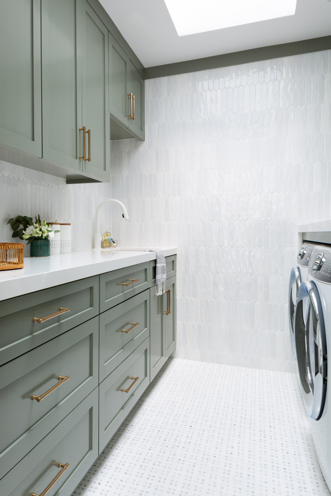 Inspiration for a beach style laundry room in Los Angeles.
