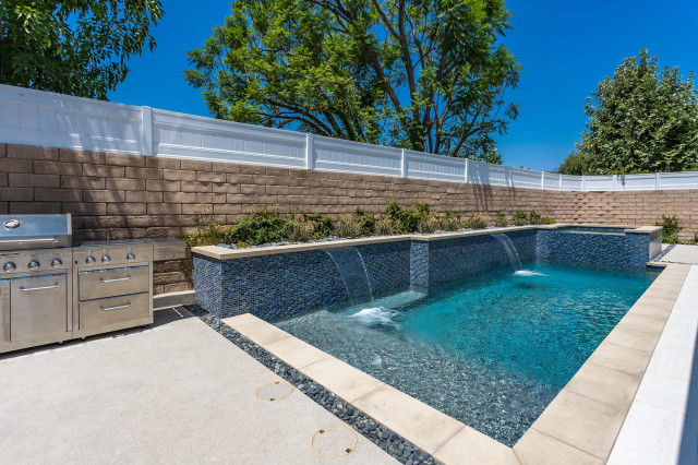 Backyard Pool modern-swimming-pool-and-hot-tub