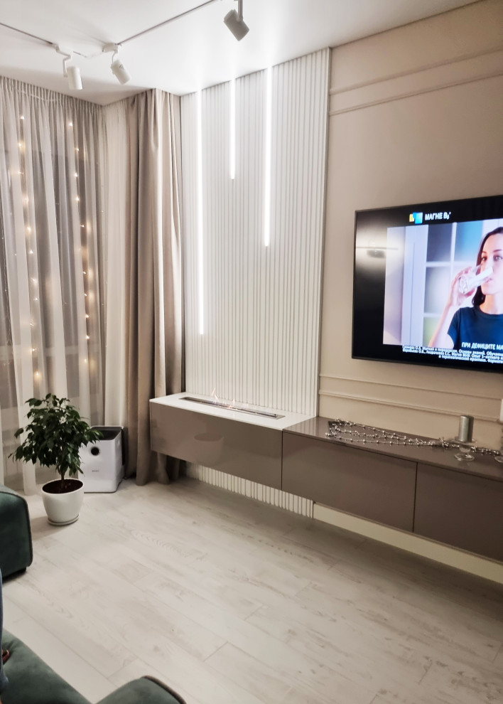 Реализованный проект кухни-гостиной с совместной лоджией и биокамином