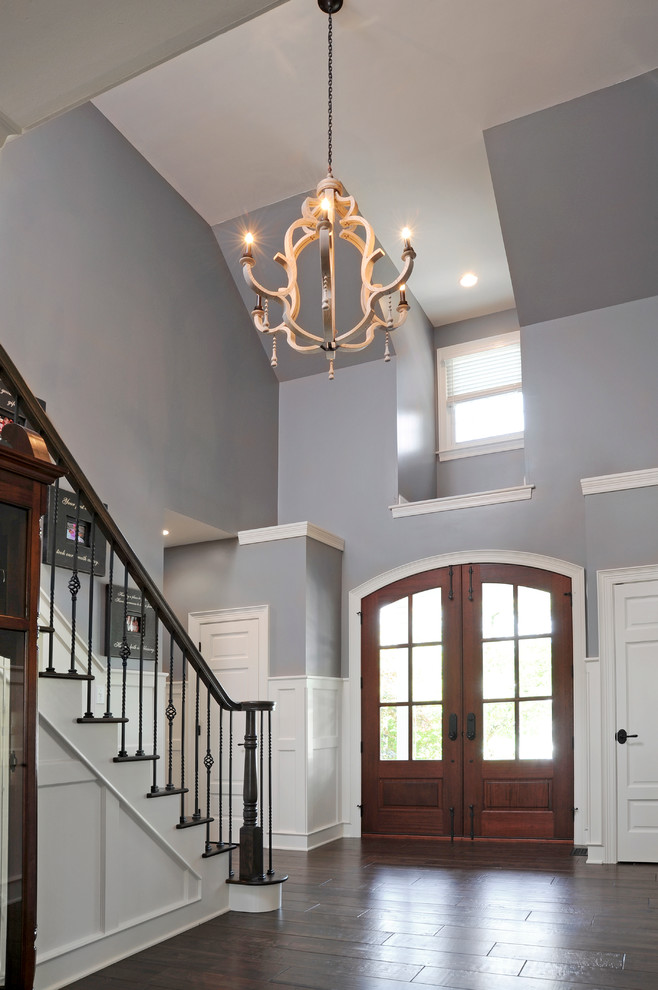 Design ideas for a traditional entryway in Columbus.