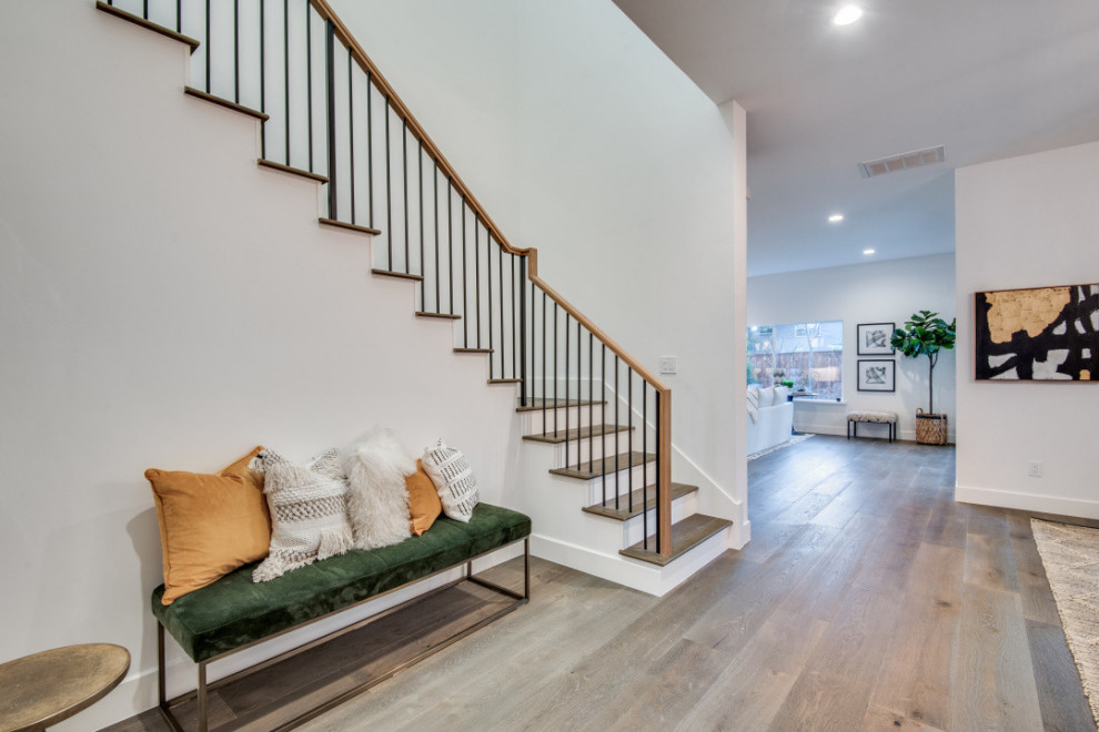 Home design - transitional home design idea in Dallas