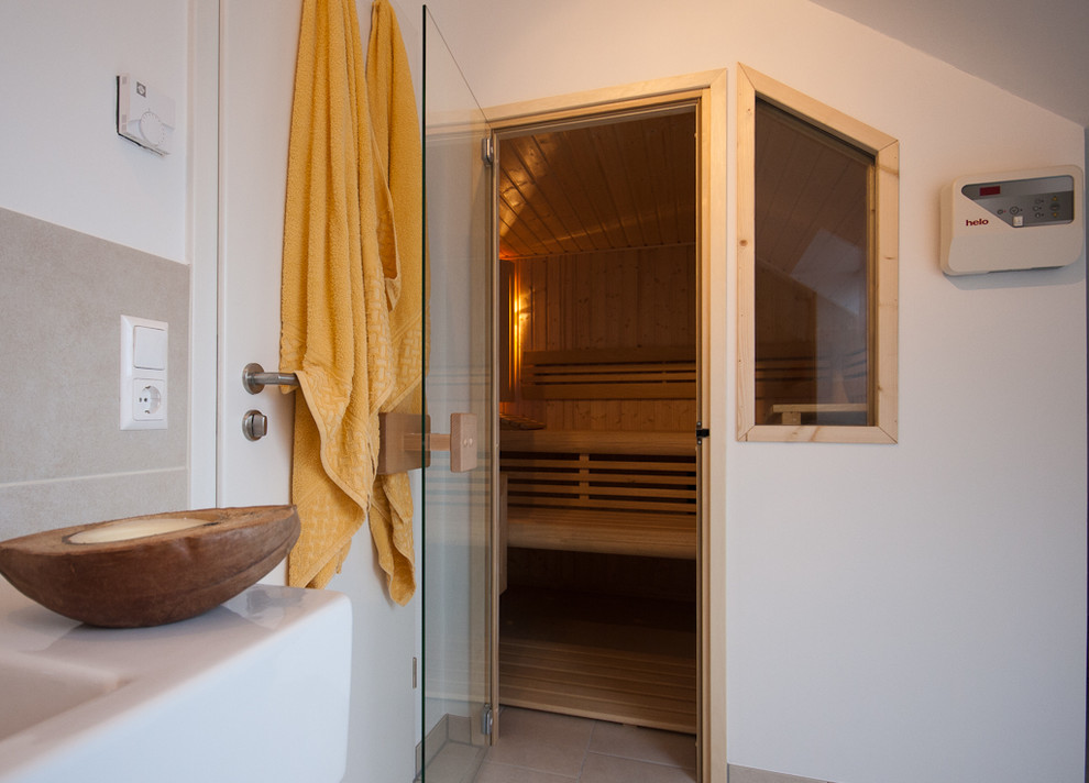 Small contemporary bathroom in Frankfurt with yellow walls, light hardwood floors, with a sauna and yellow floor.