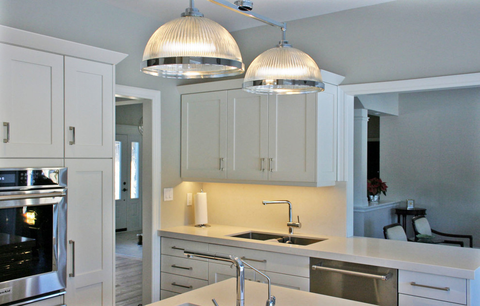 Inspiration for a transitional kitchen remodel in Toronto