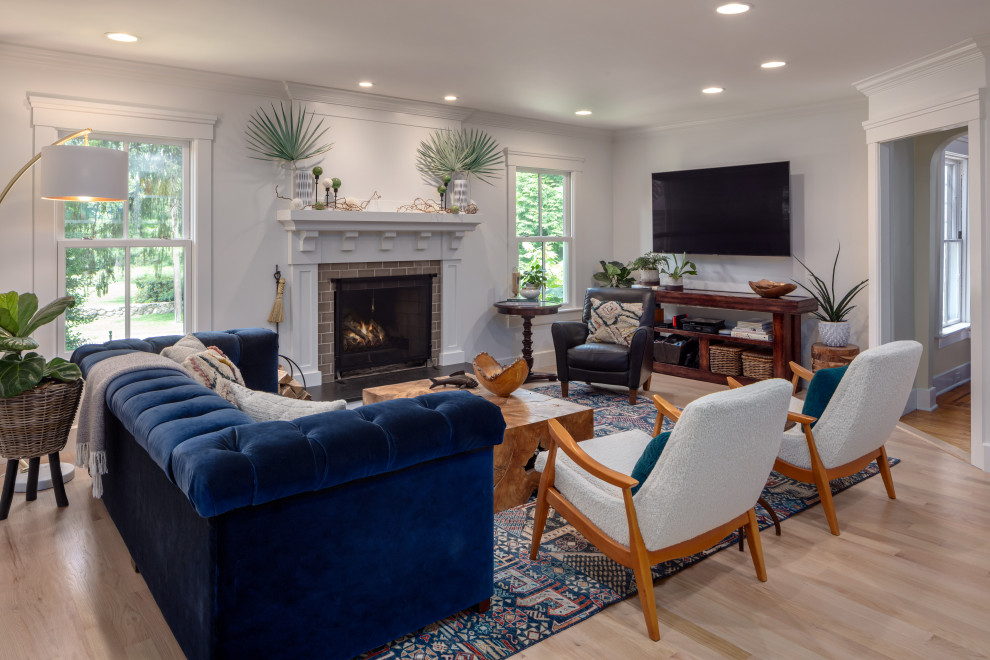 Example of a transitional home design design in Providence