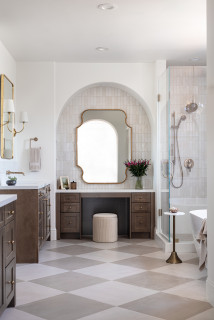 10 Beautiful Bathrooms With Makeup Vanities (10 photos)