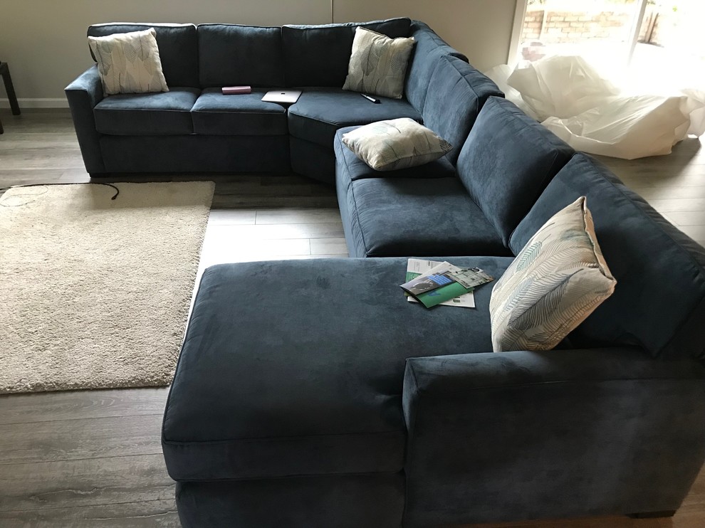 Area rug for a navy couch?