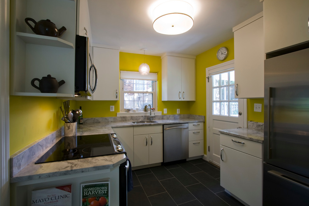 Example of a transitional kitchen design in DC Metro