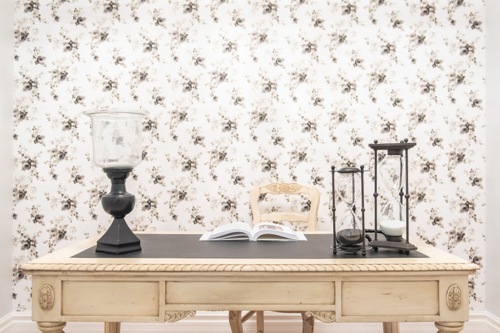 Transitional home design photo in Toronto