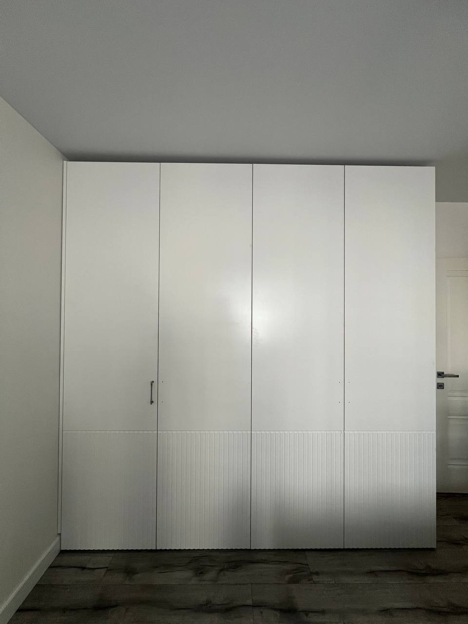 Стильный шкаф (сборка в деталях)