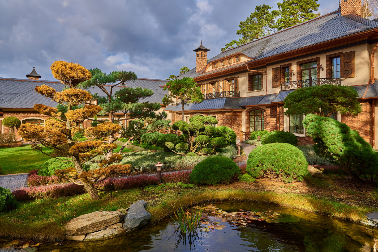 Сад в средиземноморском стиле в коттеджном поселке «Барвиха»