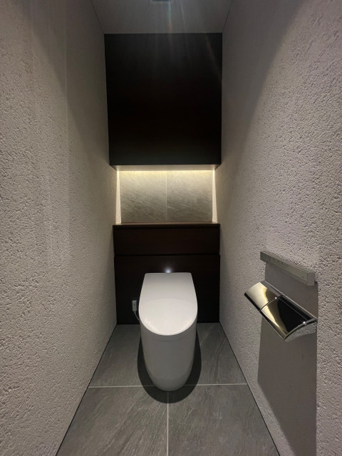 庭園の家 minimalistisch-gaestetoilette