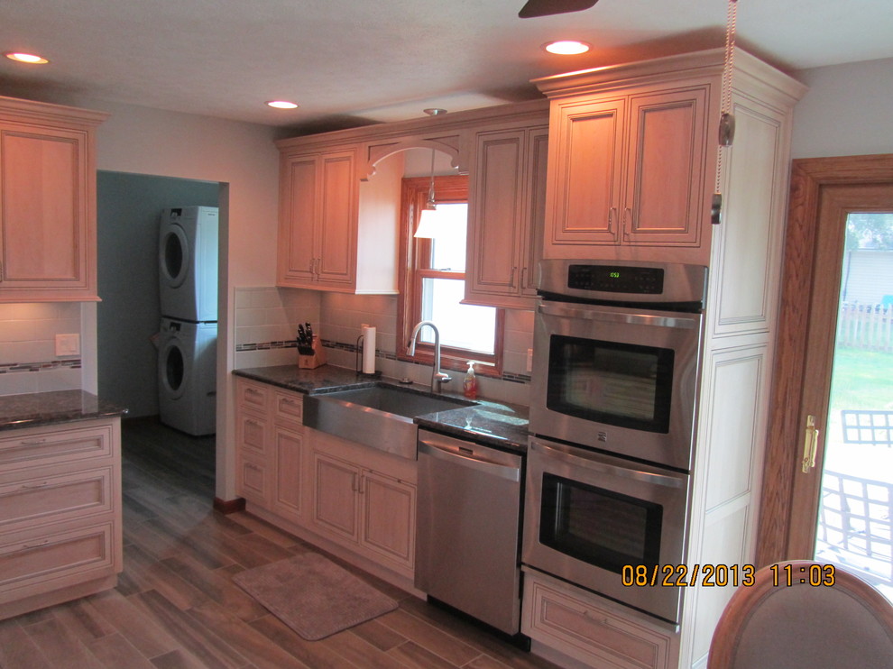 Inspiration for a transitional kitchen remodel in Cleveland