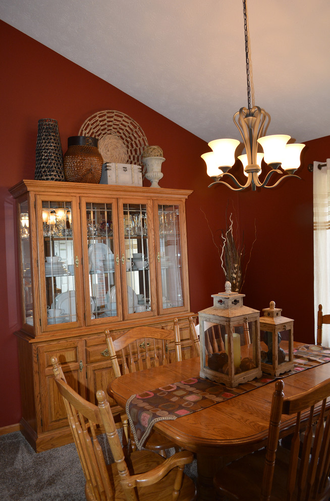 Dining room - transitional dining room idea