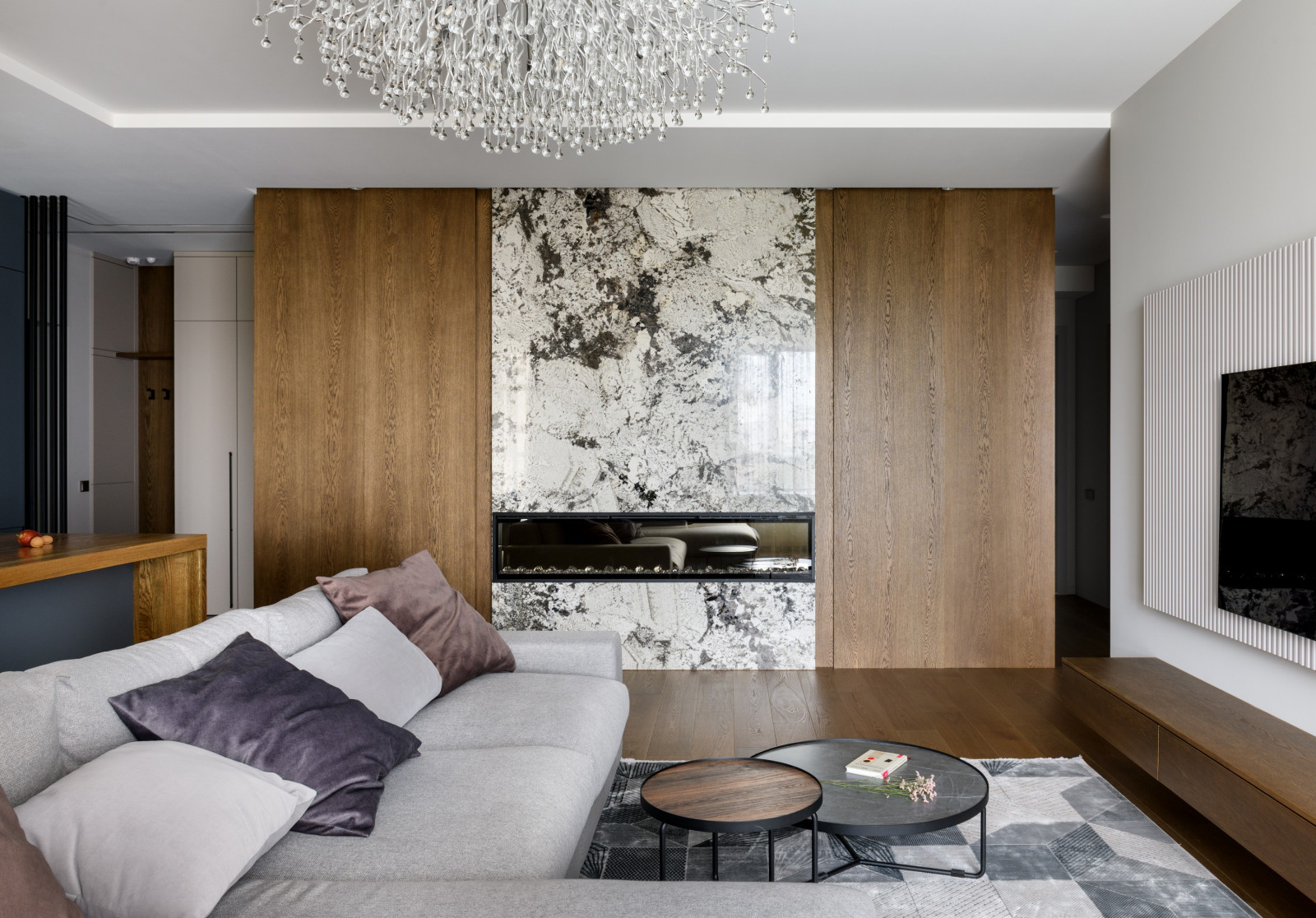 Натуральные материалы в интерьере трехкомнатной квартиры