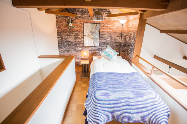 オレンジが基調の天高リゾートハウス bord-de-mer-chambre