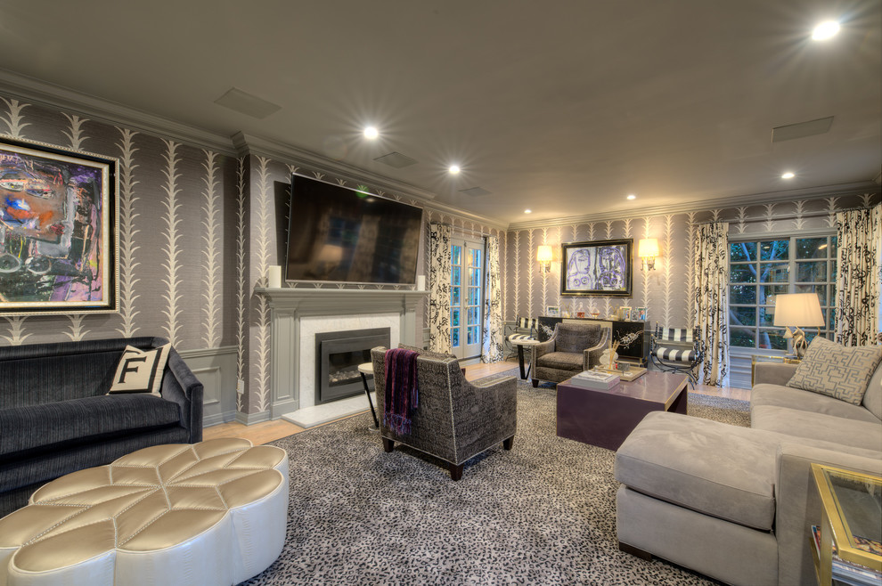 Example of a transitional home design design in Los Angeles
