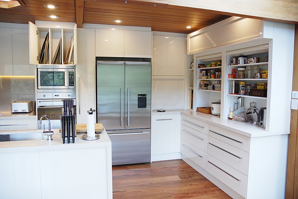 Inspiration for a large contemporary kitchen in Sydney.