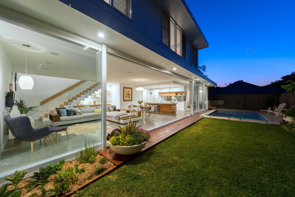 Example of a trendy home design design in Gold Coast - Tweed