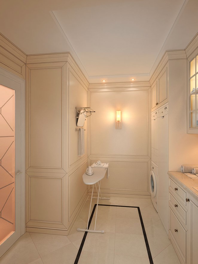 У Ростральных колонн