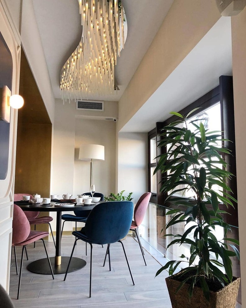 Люстры из трубочек для ресторана