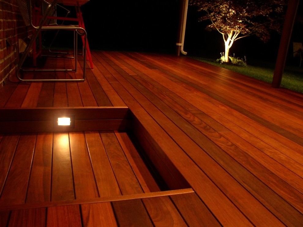 Large traditional backyard deck in Jacksonville with no cover.