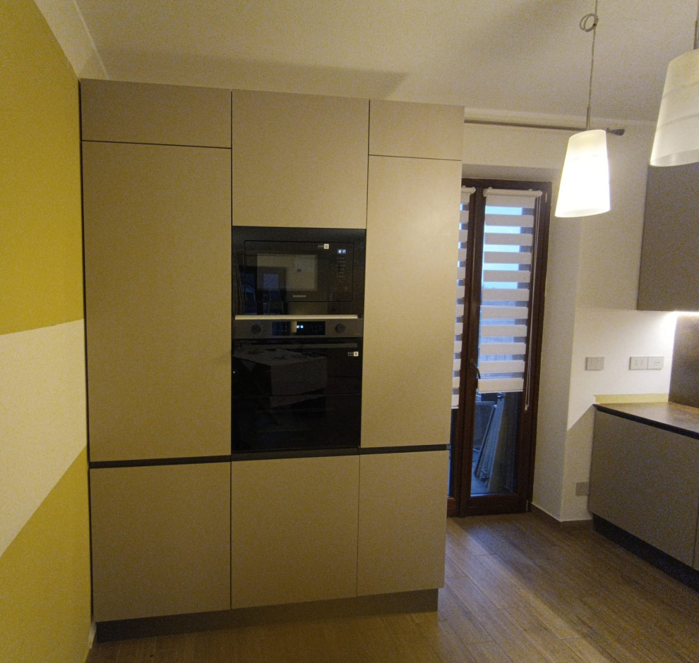 Restyling Cucina sostituzione Ante, Top HPL, Cappa, Lavello e aggiunta Colonna