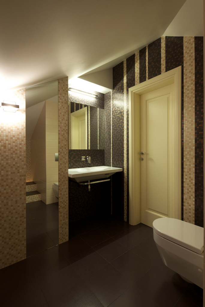 Загородный дом - 120 кв.м. мансарда, расположение кухни и душевой. Реализация.