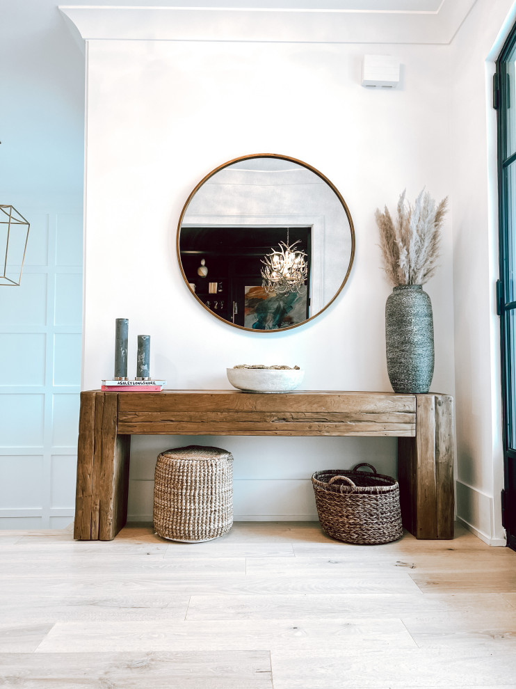 Example of a transitional home design design in Atlanta
