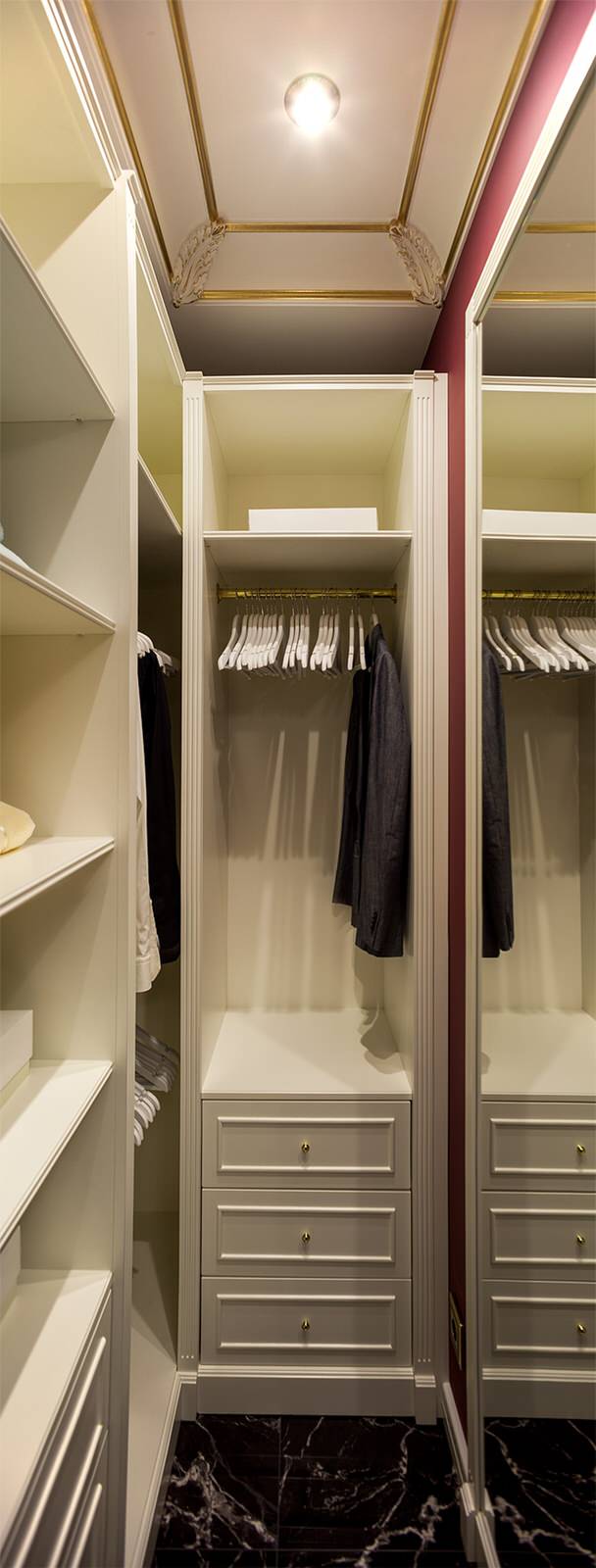 Современная классика с элементами Ар-деко.