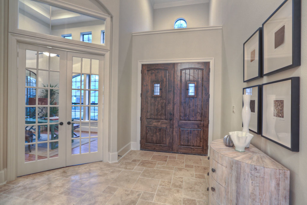 Example of a transitional entryway design in Houston