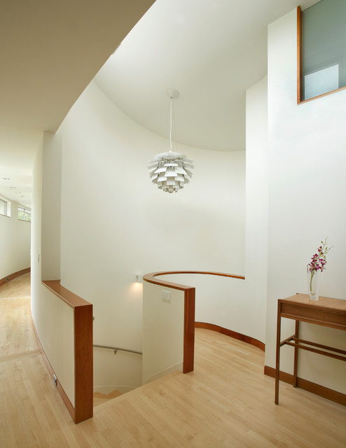 Second floor hallway moderne-escalier