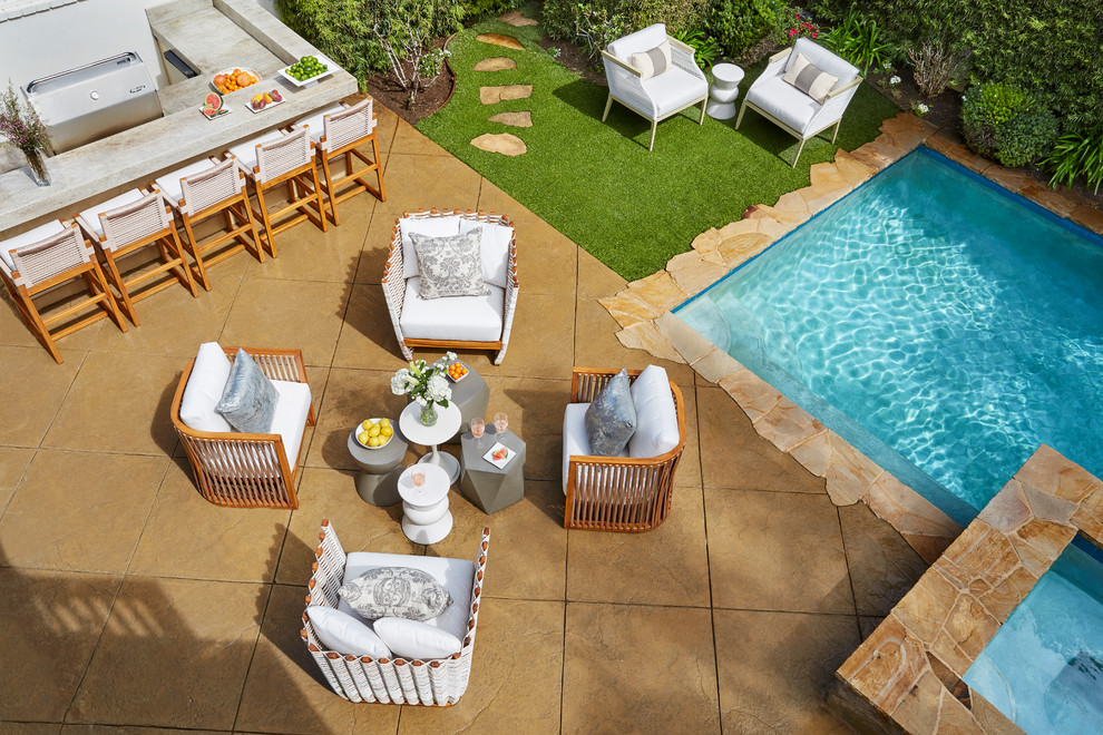 Inspiration for a timeless patio remodel in Los Angeles