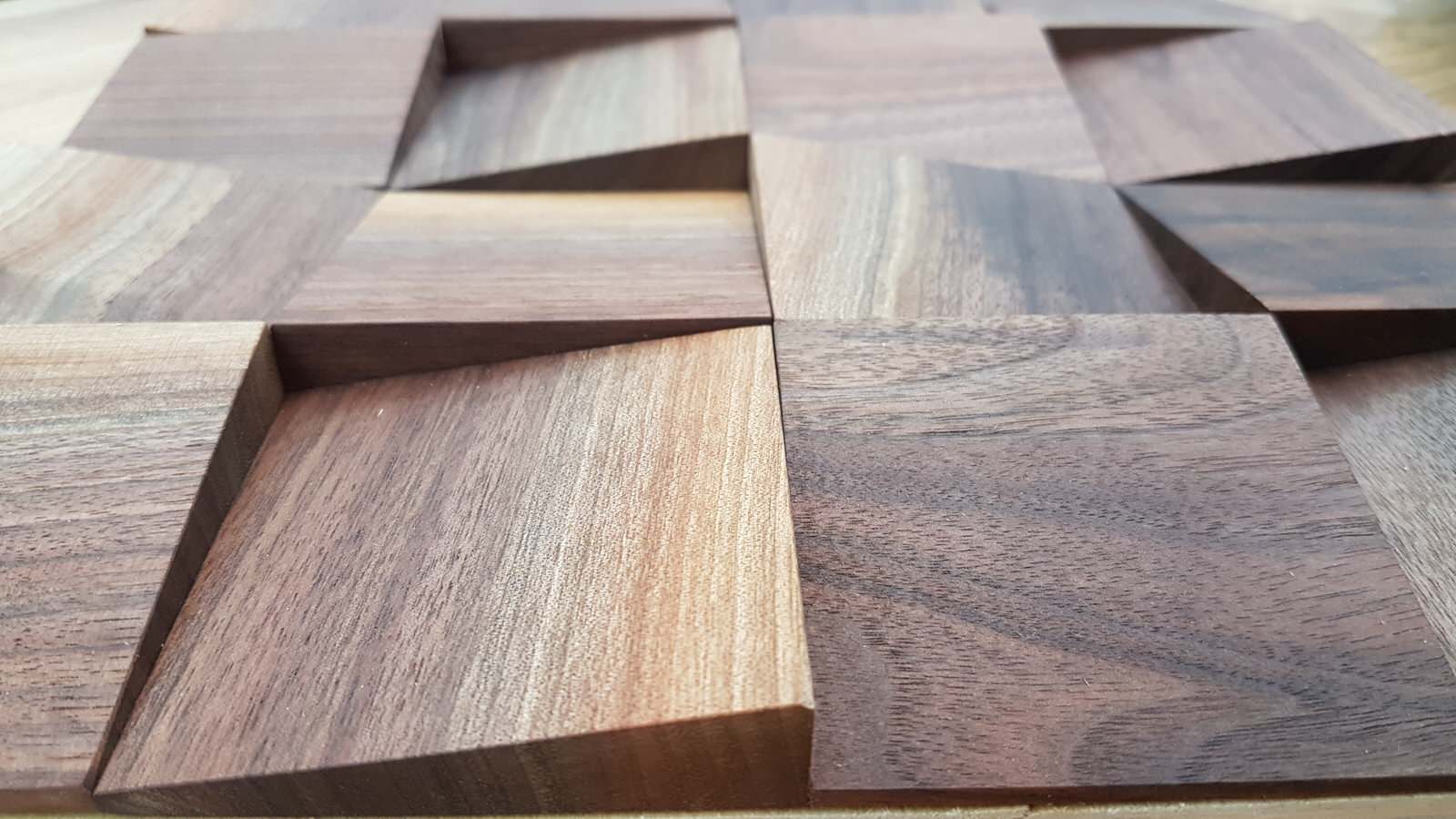 Мозаика 3D, массив черного ореха. Спил пикселей под углом