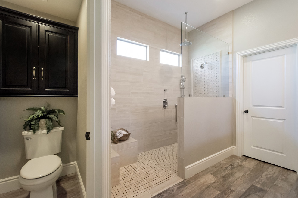 Mid-sized traditional master bathroom in Phoenix with black cabinets, a curbless shower, a one-piece toilet, beige tile, porcelain tile, grey walls, porcelain floors, a drop-in sink, quartzite benchtops, grey floor and an open shower.