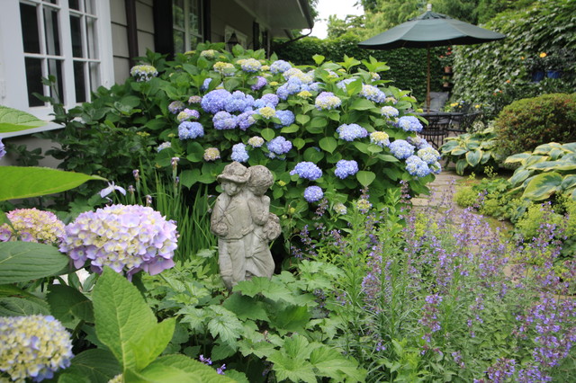 Statue in the Hydrangea Traditional Landscape New