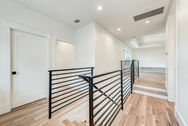 1318 Apache arts-and-crafts-staircase
