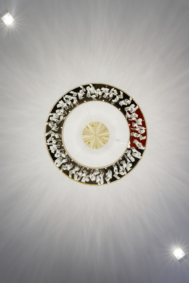 Люстра в гостиной