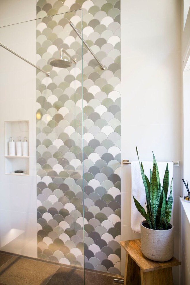 Small modern 3/4 wet room bathroom in Other with flat-panel cabinets, light wood cabinets, a freestanding tub, a one-piece toilet, beige tile, ceramic tile, beige walls, limestone floors, an integrated sink, concrete benchtops, grey floor, an open shower and grey benchtops.