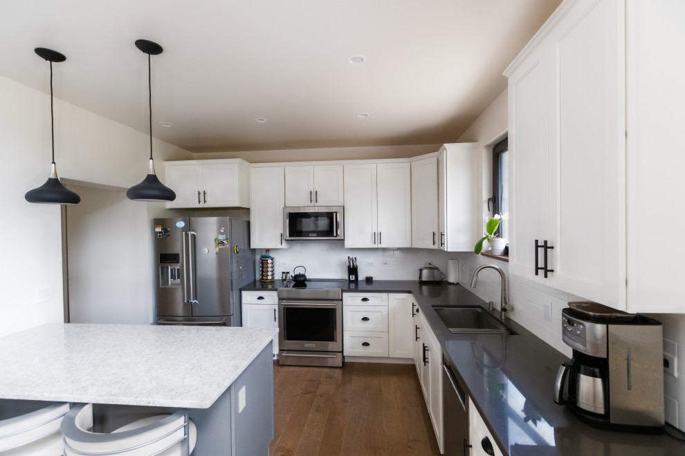 Kitchen - large modern kitchen idea