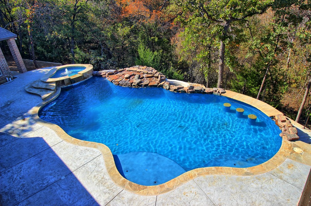 This is an example of a transitional pool in Dallas.