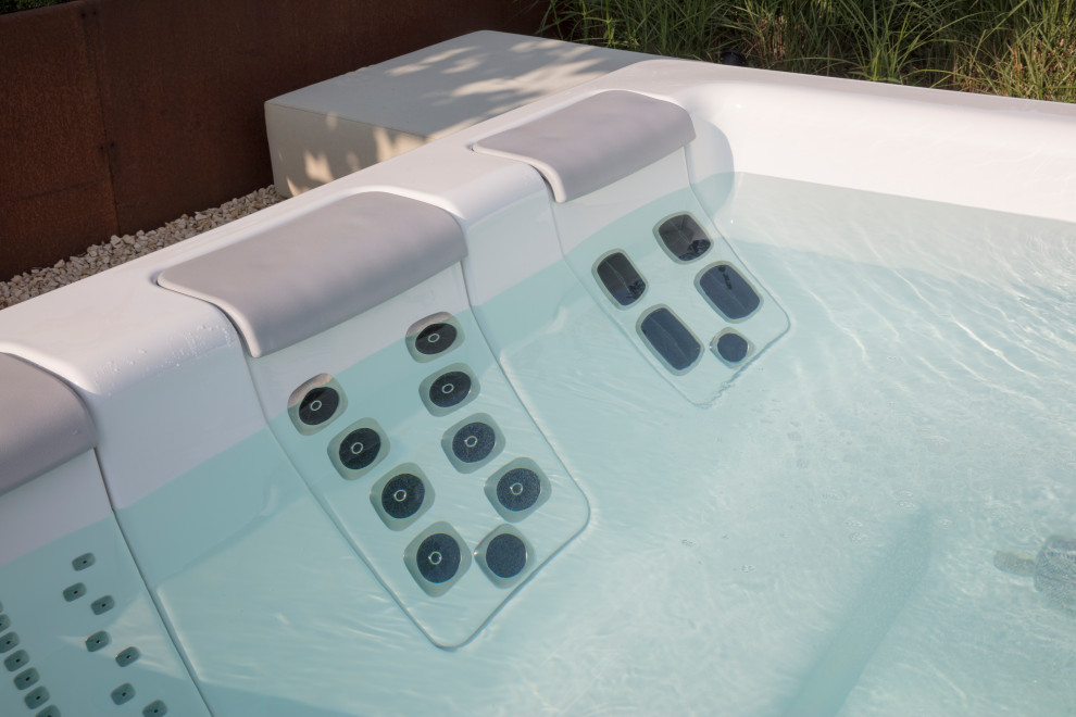 Moderner Pool in Sonstige