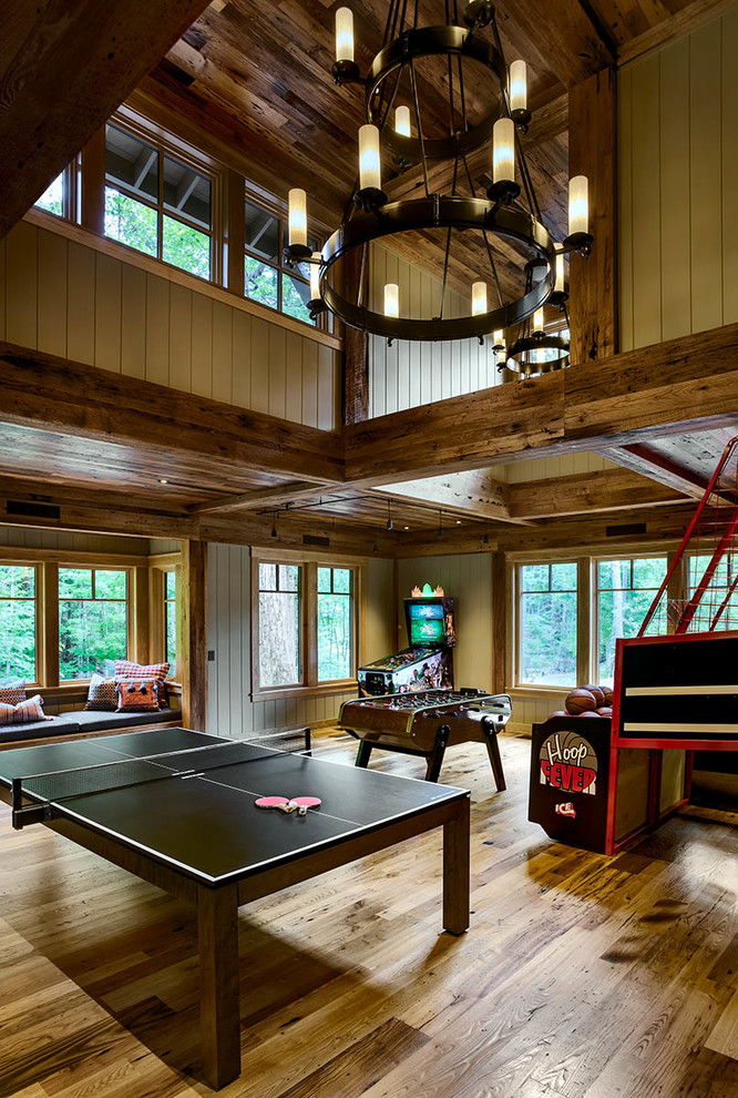 Example of a mountain style home design design in Boston