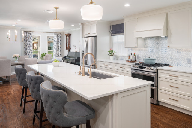 Querida Ln traditional-kitchen