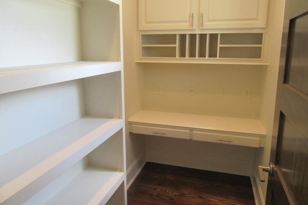 Transitional home design photo in Jackson