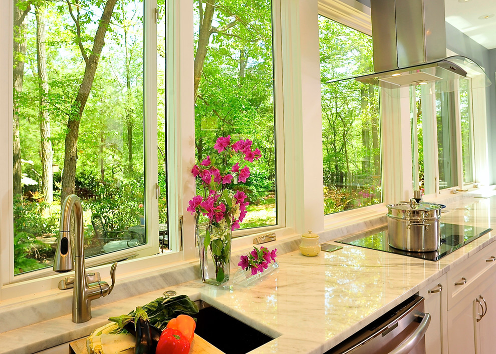 Kitchen - large transitional u-shaped medium tone wood floor kitchen idea in DC Metro with an undermount sink, shaker cabinets, white cabinets, granite countertops, stainless steel appliances and an island